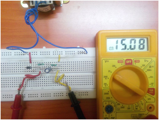 Half wave rectifier with filter on breadboard2