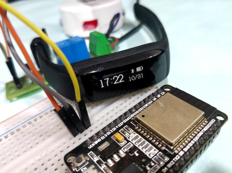 ESP32 BLE Client – Connecting to Fitness Band to Trigger Bulb